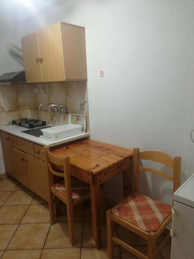 Penelope -Πηνελόπη Lägenhet Loutra Aidhipsou Exteriör bild