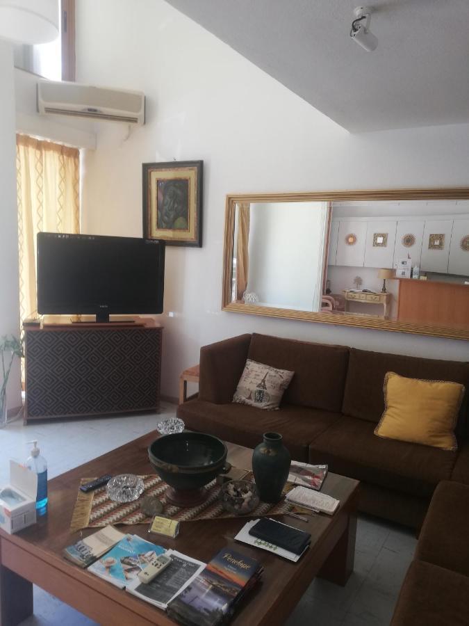 Penelope -Πηνελόπη Lägenhet Loutra Aidhipsou Exteriör bild